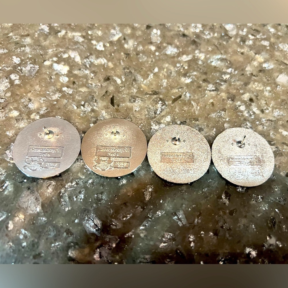 FULL SET of 4 DISNEY WDW 2008 Hidden Mickey Character Footprints Series Pins - Picture 3 of 3
